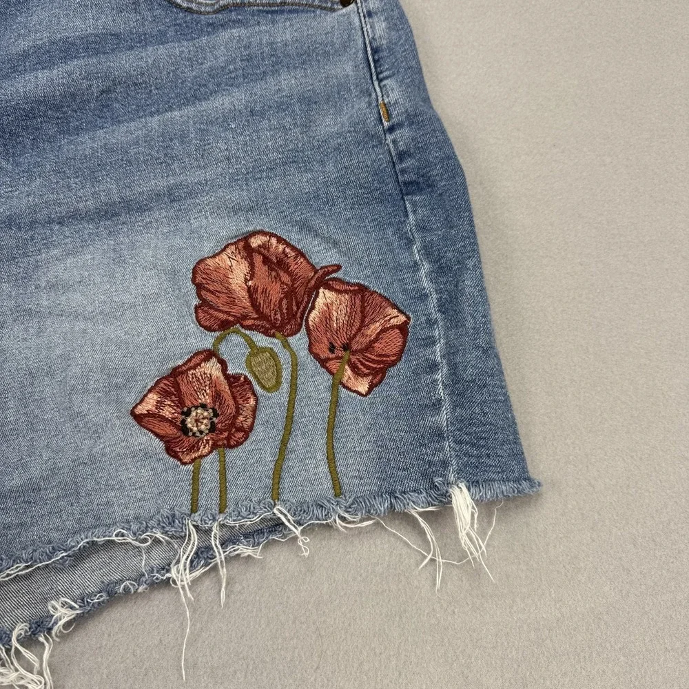 Lane Bryant Cut Off Denim Shorts Womens Size 24 Short Embroidered Floral Frayed